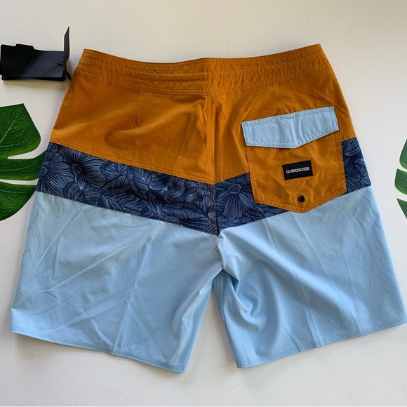 💦Microcode Beach Shorts💦 - Picture 3 of 5